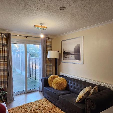 Crane Home In Dagenham With Free Wi Fi ภายนอก รูปภาพ