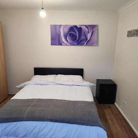 Crane Home In Dagenham With Free Wi Fi ภายนอก รูปภาพ