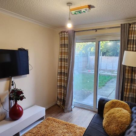 Crane Home In Dagenham With Free Wi Fi ภายนอก รูปภาพ
