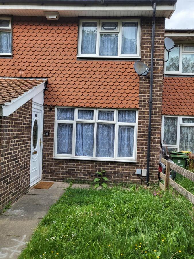 Crane Home In Dagenham With Free Wi Fi ภายนอก รูปภาพ