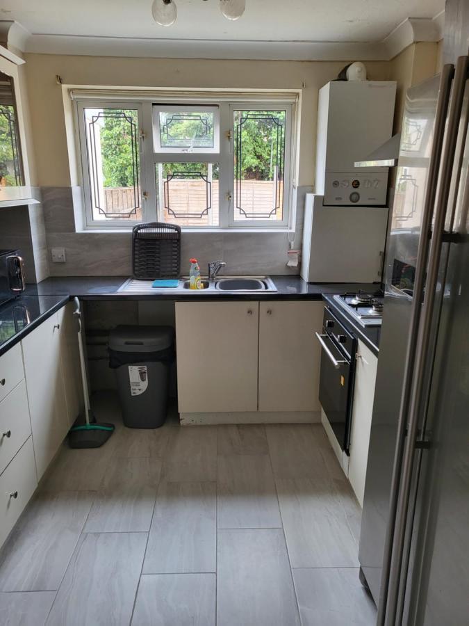 Crane Home In Dagenham With Free Wi Fi ภายนอก รูปภาพ