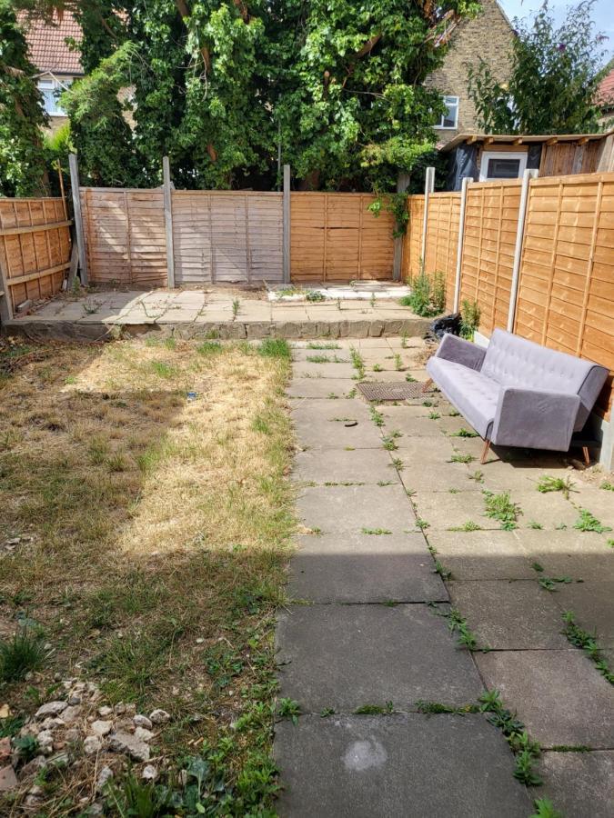 Crane Home In Dagenham With Free Wi Fi ภายนอก รูปภาพ