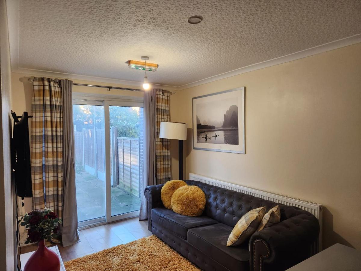 Crane Home In Dagenham With Free Wi Fi ภายนอก รูปภาพ