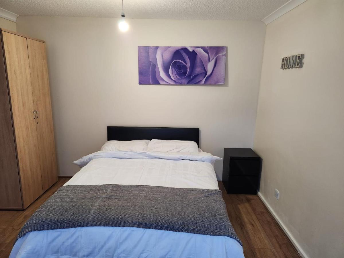 Crane Home In Dagenham With Free Wi Fi ภายนอก รูปภาพ