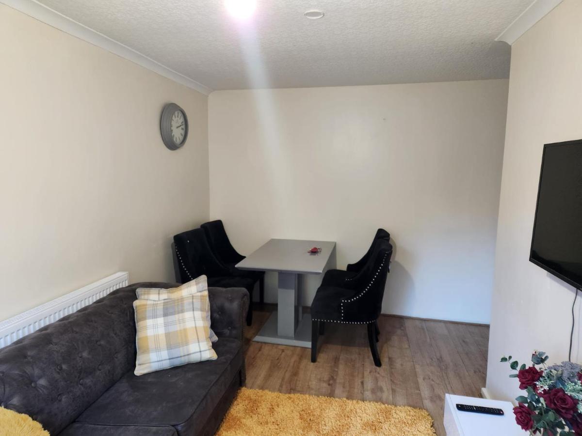 Crane Home In Dagenham With Free Wi Fi ภายนอก รูปภาพ
