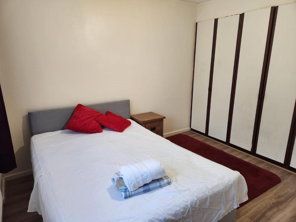 Crane Home In Dagenham With Free Wi Fi ภายนอก รูปภาพ